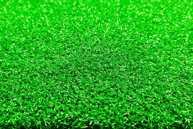 Vivilawn-Putt-Q12632-Small-Backyard-Artificial-Turf-Golf-Putting-Grass-in-10mm-Curly-Height-Pure-Green-feature-6